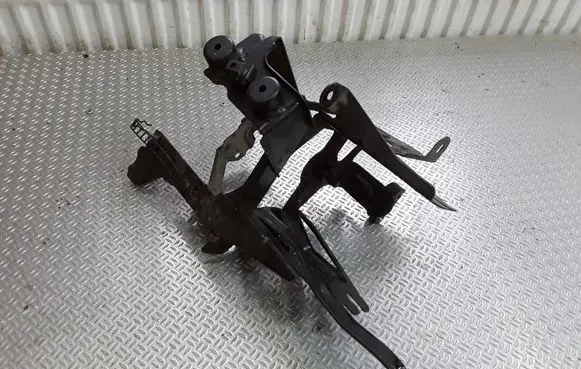 Audi A6 Allroad C5 ABS pump bracket 