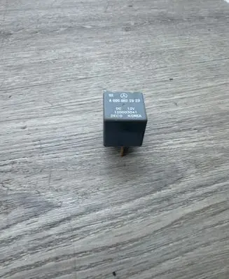 Mercedes-Benz C W205 Other relay A0009822923 120003041