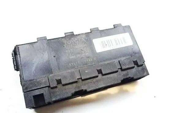 Toyota Avensis T270 Fuse box set 8264147020