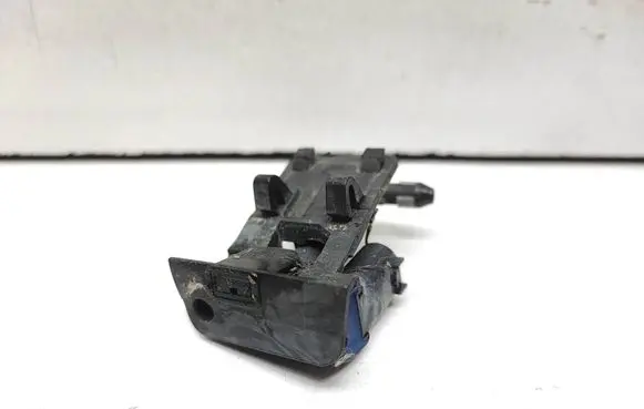 BMW X5 E70 Windshield washer spray nozzle 