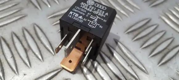 Volkswagen Golf V Other relay 3D0951253A