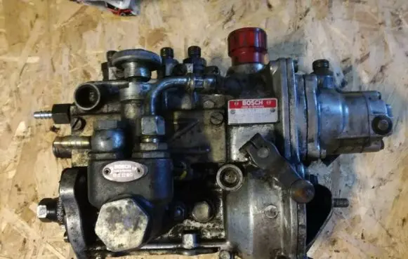 Mercedes-Benz COMPAKT W115 Fuel injection high pressure pump 0400114045