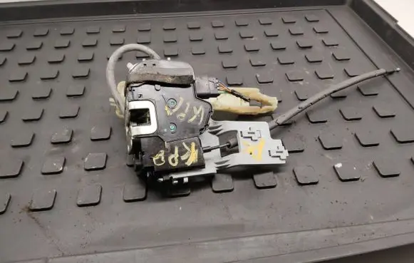 KIA Sportage Front door lock