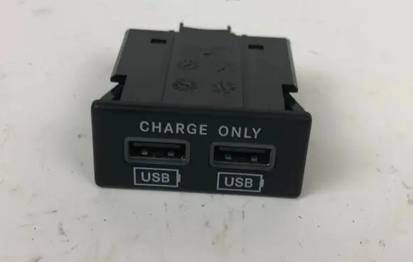 Maserati Levante USB socket connector 670037782 61571C1116