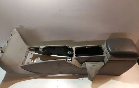 Volvo S40 Center console 8687408
