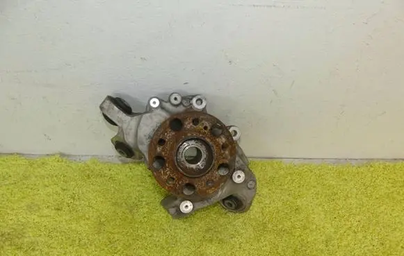 Mercedes-Benz C AMG W205 Rear wheel hub spindle/knuckle 2053300