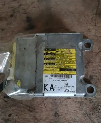 Toyota Avensis T270 Airbag control unit/module 8917005250