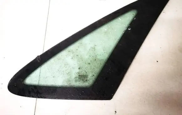 Renault Laguna I Front door vent window glass four-door 