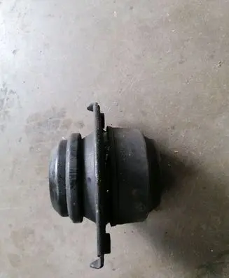 Mercedes-Benz ML W164 Engine mount bracket