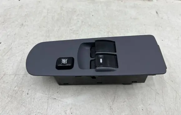 Mitsubishi Colt Electric window control switch 8608a076