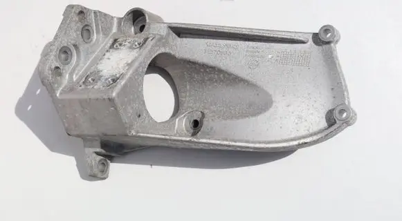 Volvo V40 Cross country Gearbox mounting bracket 31370633