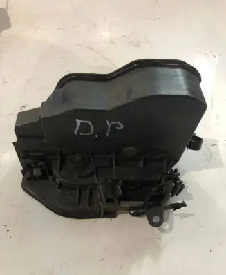 BMW X5 E70 Front door lock 7167072 A046998