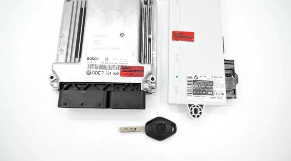 BMW 5 E60 E61 Engine ECU kit and lock set 7794650 13617794650 0281011120