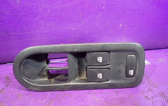 Renault Megane II Quarter vent window switch 315040A