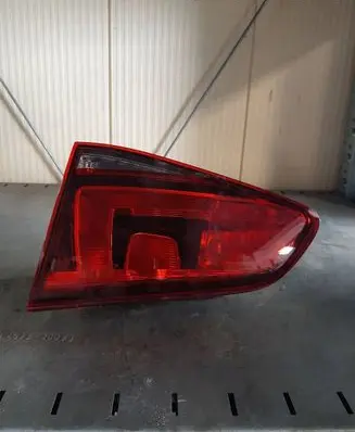 Volkswagen Golf VII Tailgate rear/tail lights 5GM945094A 00175342 2SD01197804