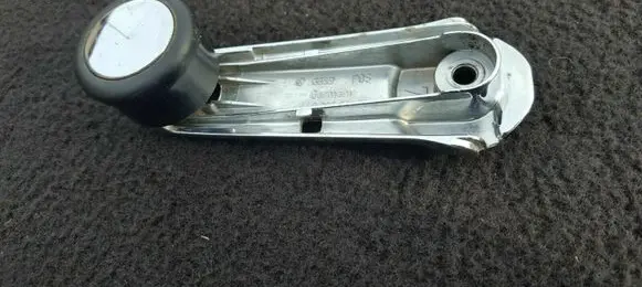 Volkswagen PASSAT B5 Rear door window winding handle 443837581D