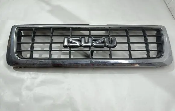 Isuzu Trooper Front bumper upper radiator grill 897083214