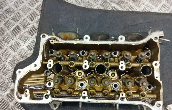 Lexus GS 300 350 430 450H Engine head 