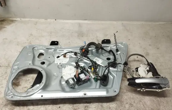 Volkswagen Tiguan Front door window regulator with motor 5N1837729D 5N2837730D