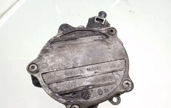Audi A4 S4 B8 8K Vacuum pump 06E145100M