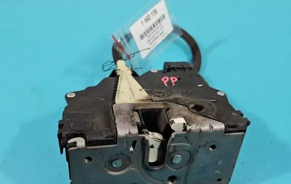 Opel Corsa E Front door lock 13431840 IMPRK1442178