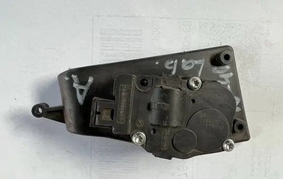Volkswagen Touareg II Air flap motor/actuator 412650760