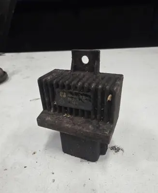 Renault Laguna II Glow plug pre-heat relay BED712 7700115078