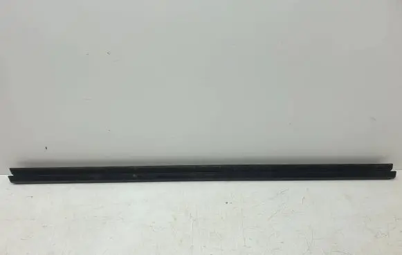 Chrysler Pacifica Door glass trim 68188740