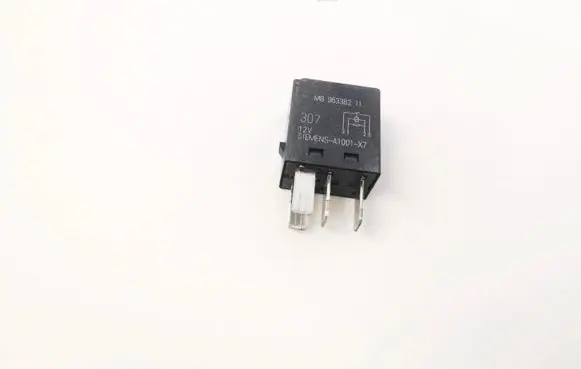 Mitsubishi Carisma Other relay mb953382