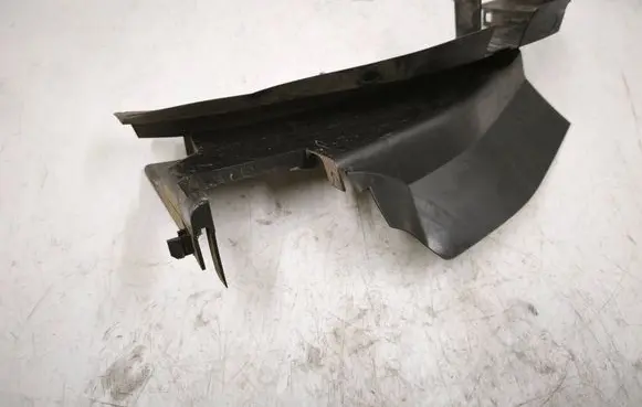 Audi A4 S4 B5 8D Intercooler air guide/duct channel 8D0837350A