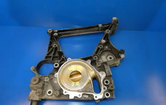 Mercedes-Benz C W205 Engine mounting bracket