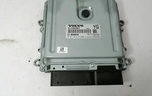 Volvo XC70 Engine control unit/module 0281018414