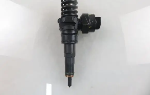 Audi A4 S4 B5 8D Fuel injector 038130073F