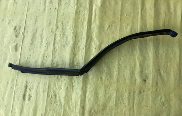 Mercedes-Benz C AMG W204 Engine compartment rubber A2046280898