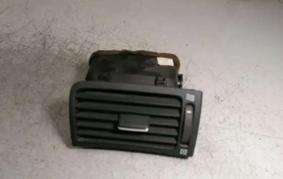 Toyota Avensis T250 Dashboard side air vent grill/cover trim