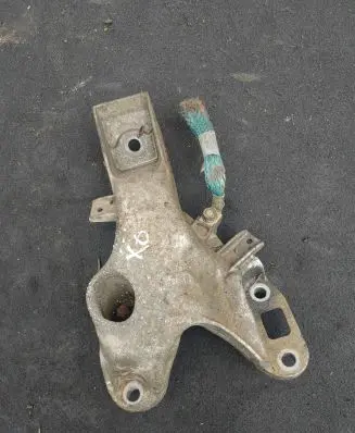BMW X6 E71 Engine mounting bracket 6778331