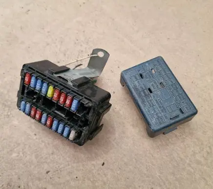 Opel Agila A Fuse module 3671784E1