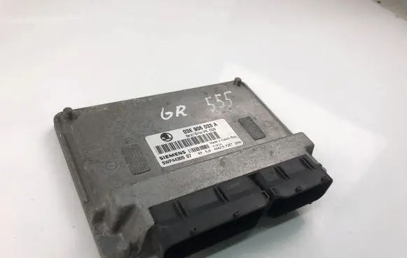 Skoda Fabia Mk1 (6Y) Engine control unit/module ECU 03E906033A