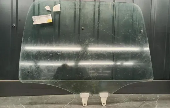 Opel Vivaro Rear side window