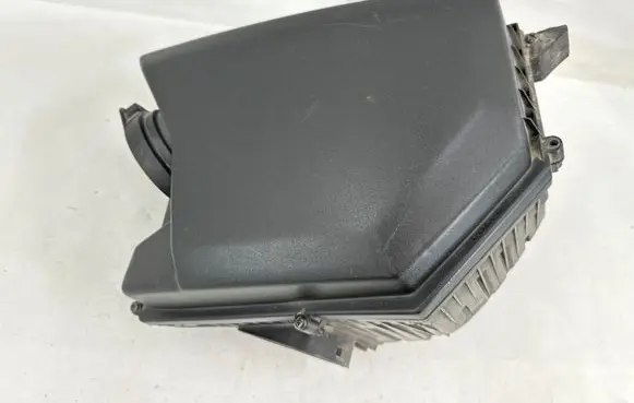 Volvo V70 Air filter box 30748207