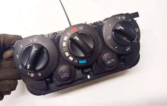 Mercedes-Benz A W168 Climate control unit 1688302285