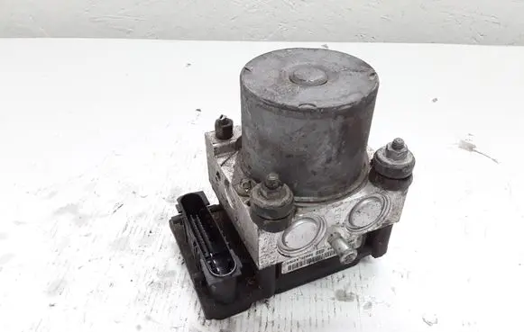 Toyota Corolla Verso E121 ABS Pump 0265231484 445100F010A 0265800394