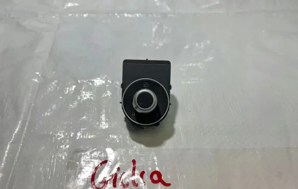 Alfa Romeo Giulia Wing mirror switch