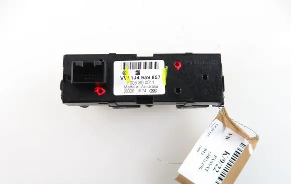 Volkswagen PASSAT B5 Electric window control switch 1J4959857