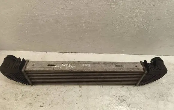 Mercedes-Benz E W212 Intercooler radiator A2045000100 3138476