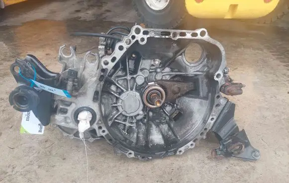 Toyota Avensis T220 Manual 5 speed gearbox 10803761