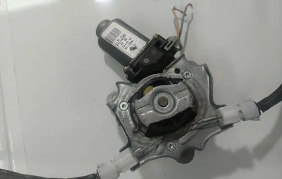 Renault Scenic I Front door window regulator motor 400732T7
