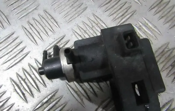 Audi A4 S4 B5 8D Turbo solenoid valve 8d0906627b 7.21903.32