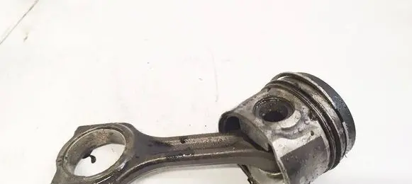 Volkswagen Golf V Piston with connecting rod