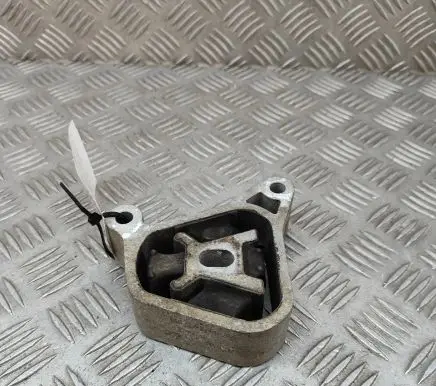 Mercedes-Benz Vito Viano W447 Engine mount bracket A4472400010